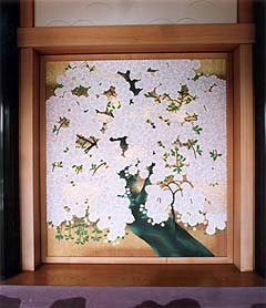 正殿東廊下の杉戸絵「桜」