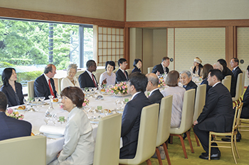 在京外国大使夫妻午餐