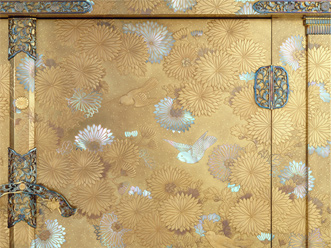 Cabinet with chrysanthemum design in makie and mother of pearl inlay