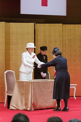 皇后陛下は、日本赤十字社名誉総裁として、全国赤十字大会とフローレンス･ナイチンゲール記章授与式にご出席になっています。