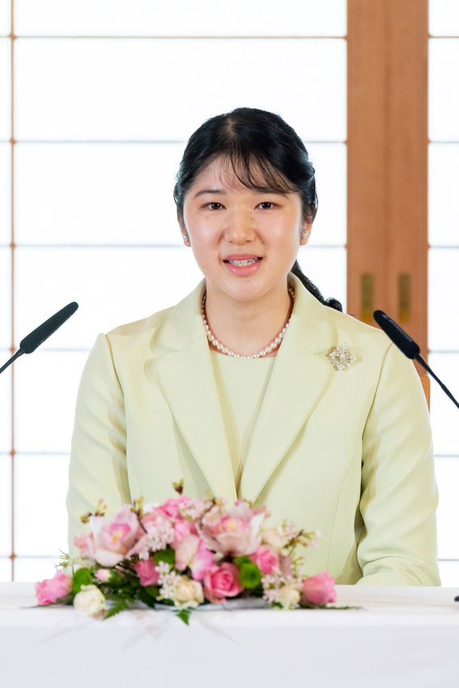記者会見をなさる愛子内親王殿下(御所大広間)