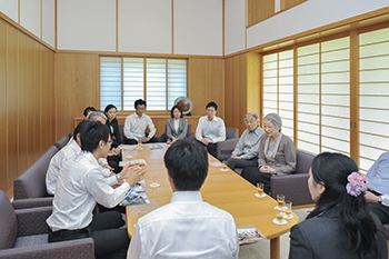 青年海外協力隊帰国隊員及び日系社会青年ボランティアの代表ご接見