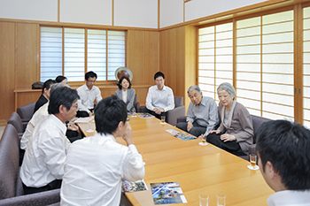 青年海外協力隊帰国隊員及び日系社会青年ボランティアの代表ご接見