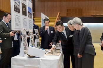 業績展示ご覧のお写真