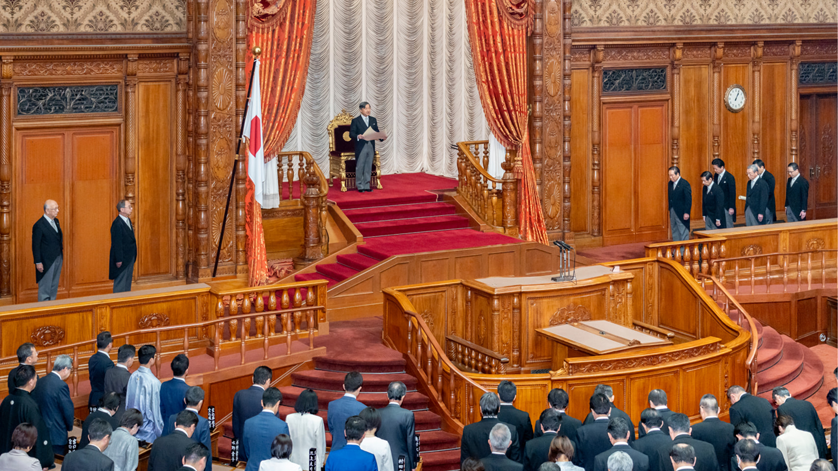 第217回国会開会式でおことばを述べられる天皇陛下