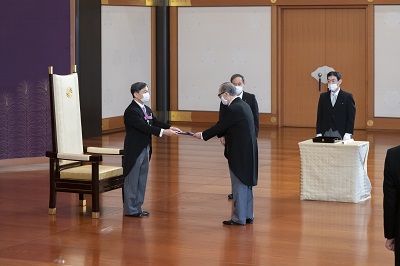 皇居の宮殿や赤坂御所で行われるいろいろな行事にご出席になっています。