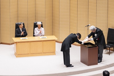 日本学士院授賞式にご出席になっています。