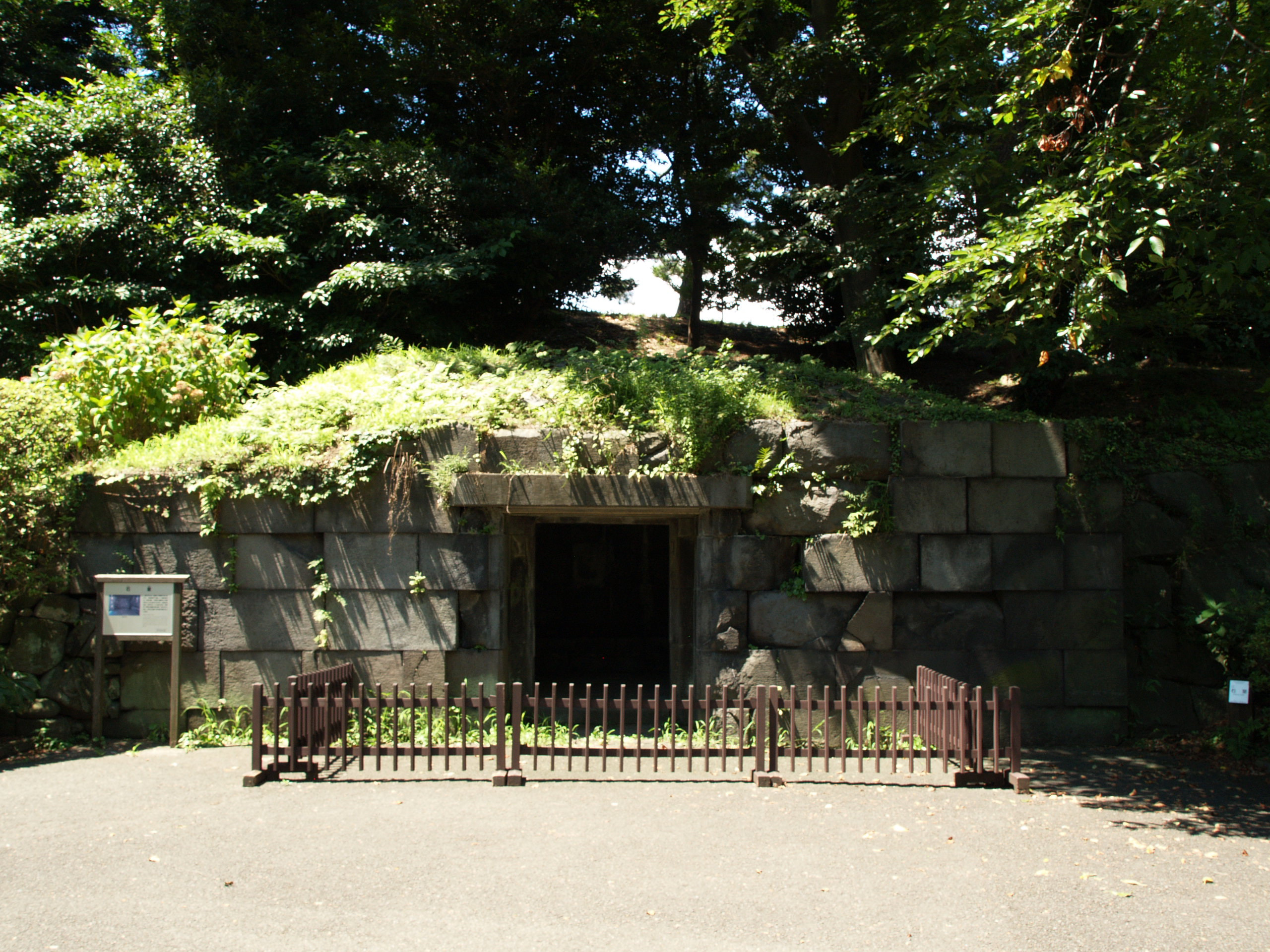 石室（いしむろ）