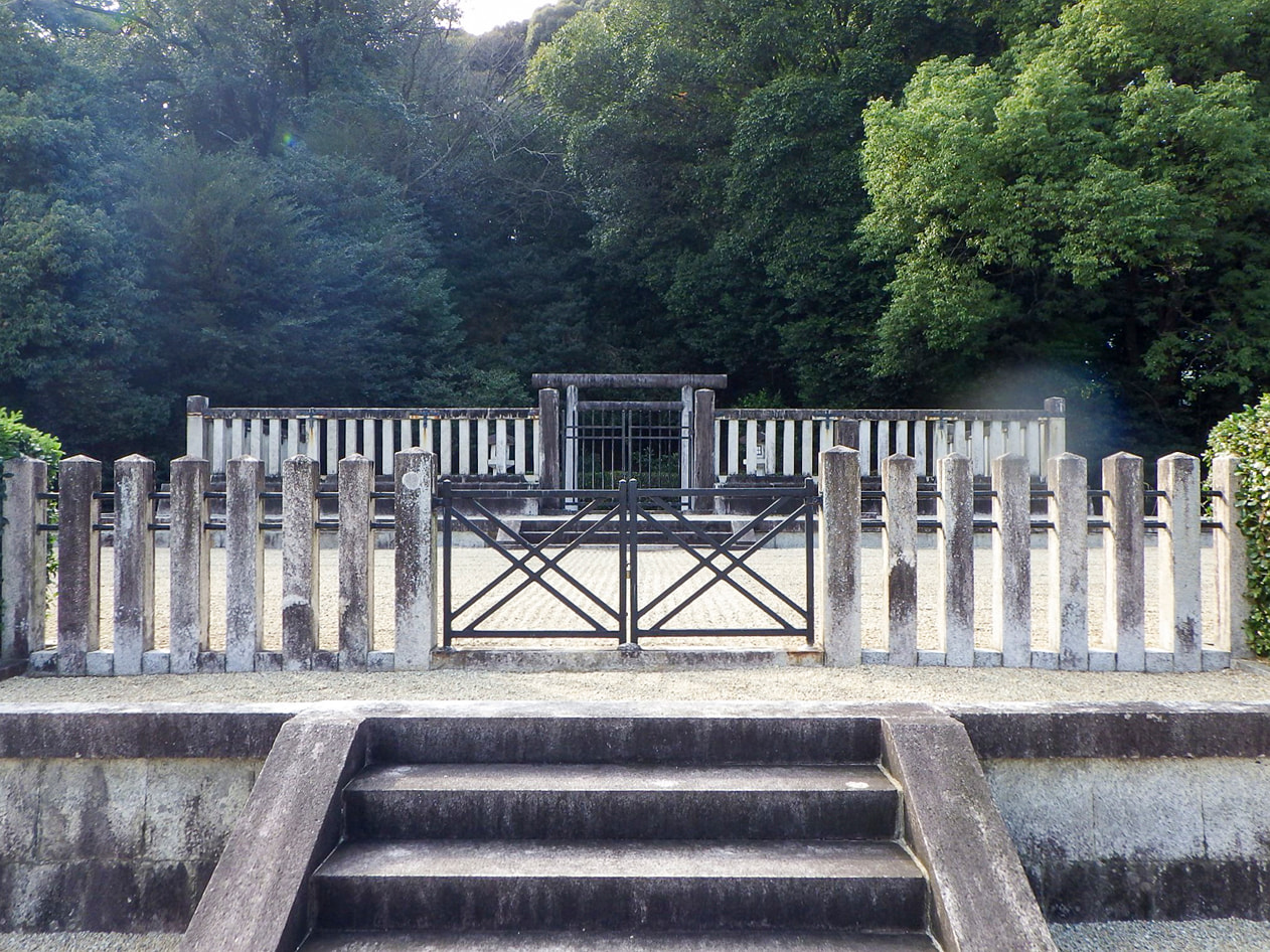 武烈天皇　傍丘磐坏丘北陵