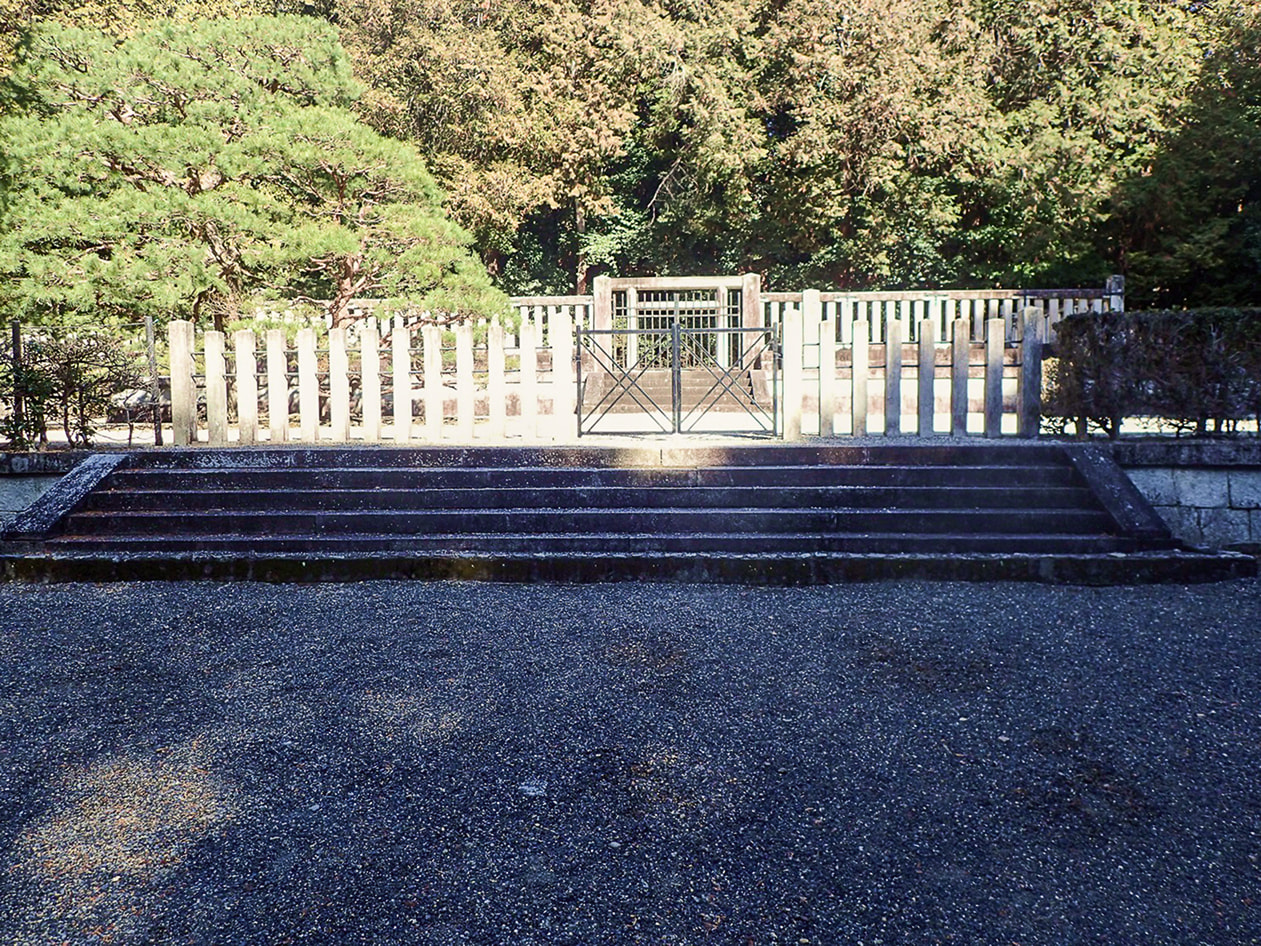 天智天皇　山科陵