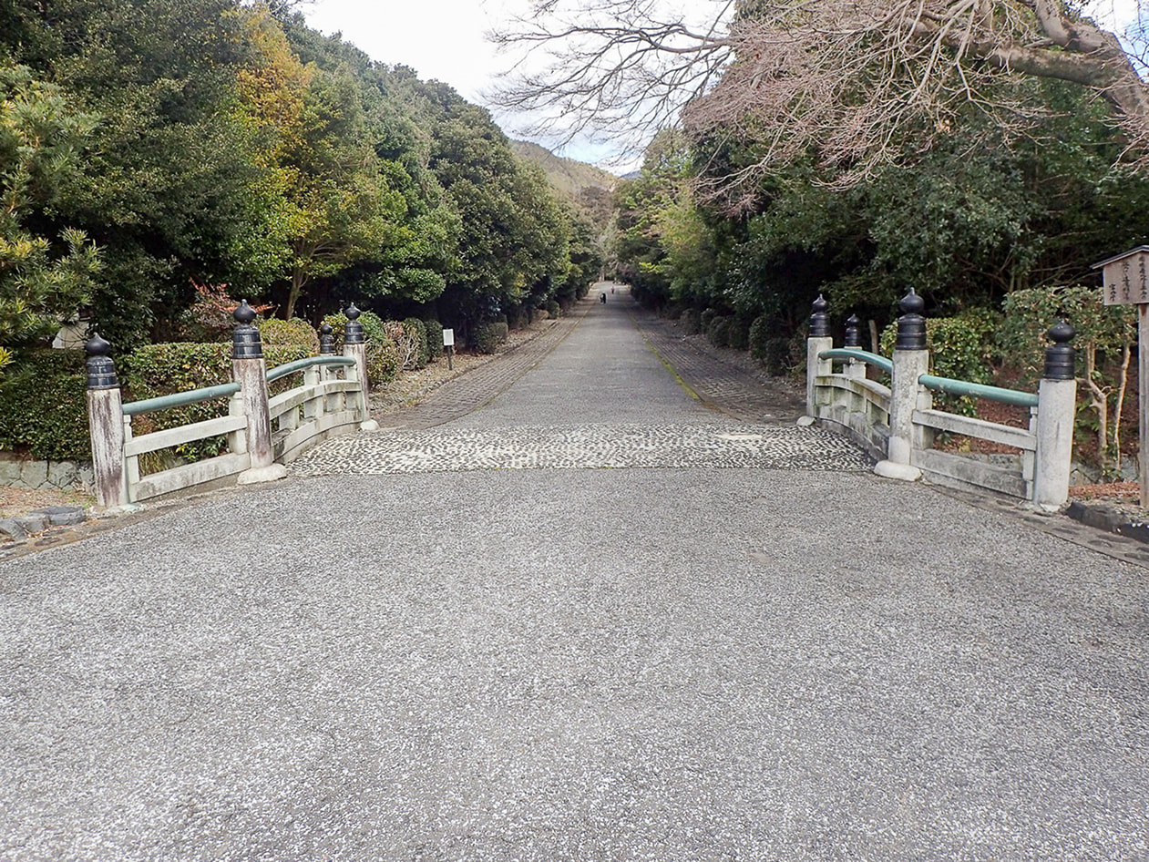 天智天皇　山科陵