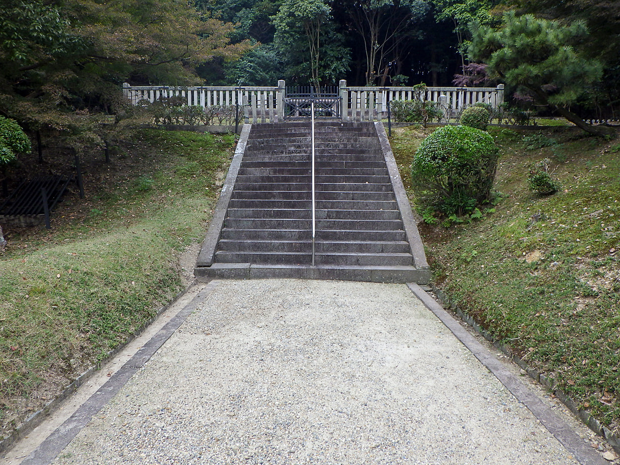 聖武天皇　佐保山南陵