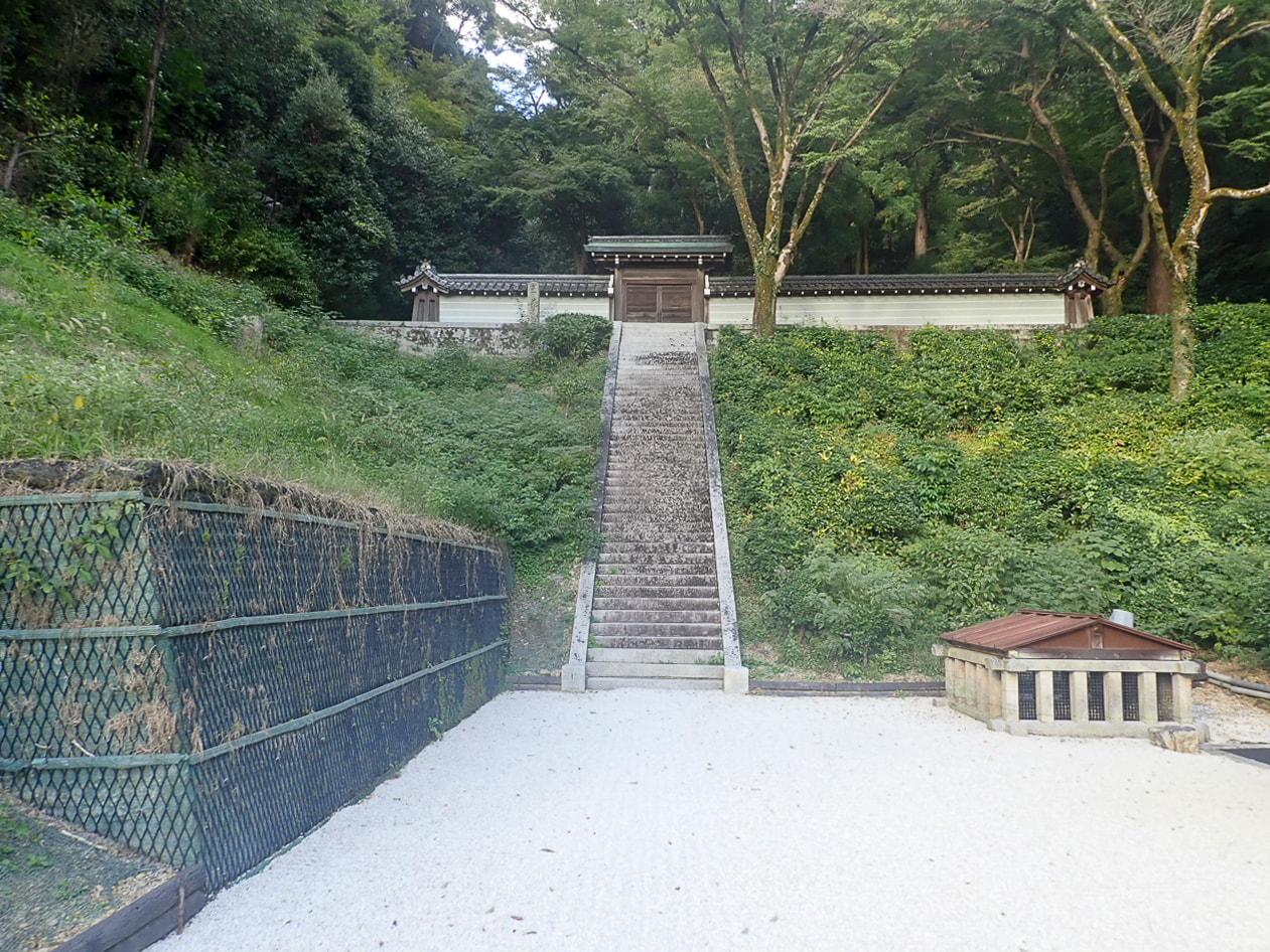 高倉天皇 後淸閑寺陵