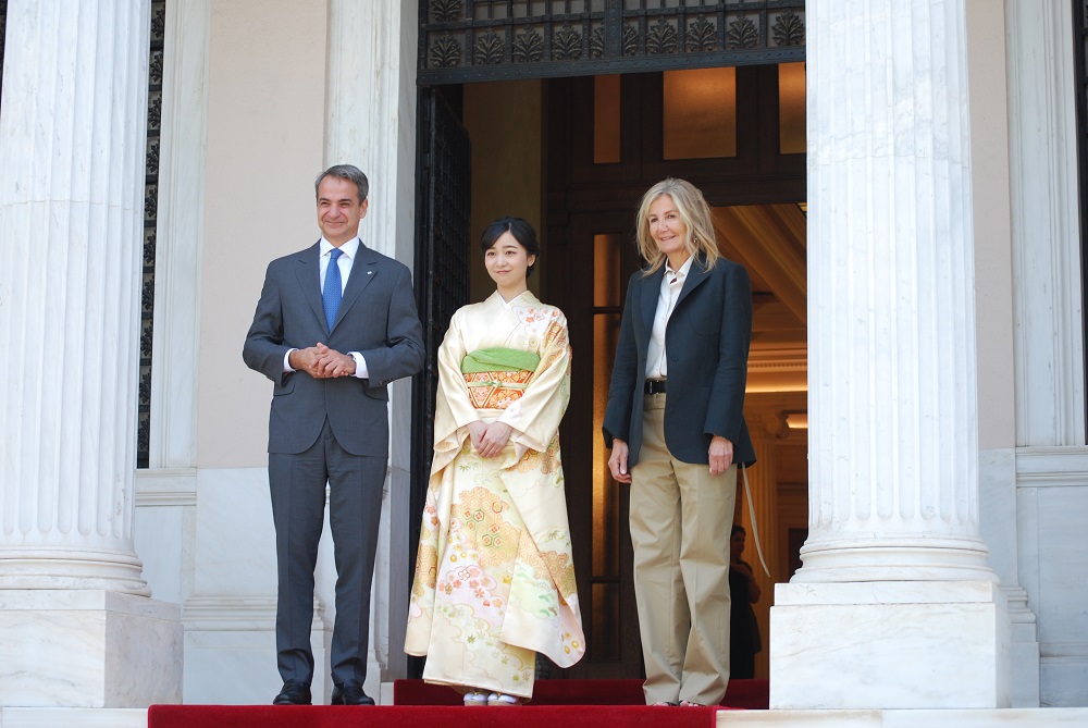 写真1：首相府入口での様子