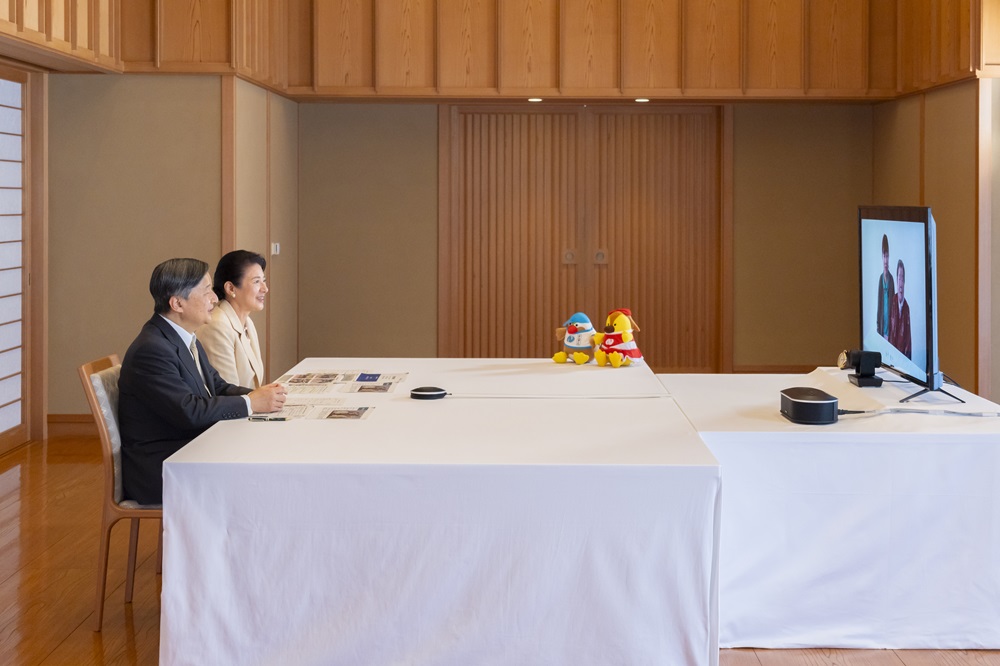 Their Majesties conducting an online visit to Asuka-en Day Service Center, operated by Asuka Social Welfare Corporation (Tsushima City, Nagasaki Prefecture)(Imperial Residence)