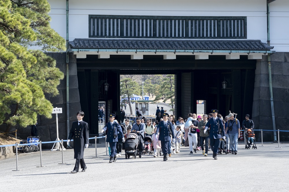 天皇誕生日一般参賀（記帳）のご様子