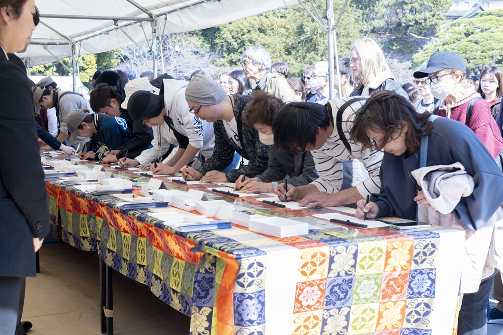天皇誕生日一般参賀（記帳）のご様子